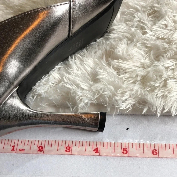 🌸NEW🌸 NEWPORT NEWS Pewter Heels - Picture 6 of 7
